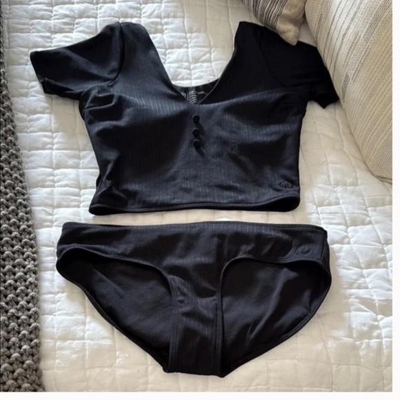Albion Black Bikini Set with Short Sleeves Size Medium - Picture 2 of 7